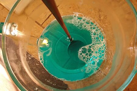 Изхвърлих всички продукти от магазина, почиствам банята за 7 минути с този домашен препарат