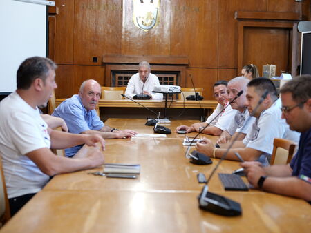 Бургас реагира остро: Предприемат спешни мерки заради струпванията на просяци и клошари в центъра