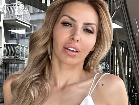 Диана Габровска яхна кон по бельо