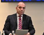 Гроздан Караджов сезира Комисията за защита от дискриминация заради сваленото от самолет дете