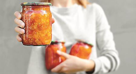 Всяка година правя Лечо с тиквички за зимата – без капка оцет, а вкусът е божествен!