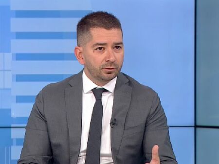 Партията на Румен Радев се отлагала за 2027 година, твърди най-близкият му политолог