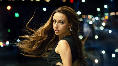 Михаела Маринова каза „Да“ и пусна най-личната си песен
