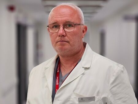 От детска игра до операционната: Историята на Иван, спасен от майсторството на д-р Борислав Тръпчев от УМБАЛ "Дева Мария"