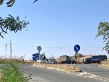 Брутален сблъсък между военен УАЗ и Мерцедес на пътя Елхово-Бургас, двама са в тежко състояние