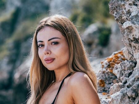Вкараха момиче от морето в обор с 6 здравеняци, след това тя сподели, че...