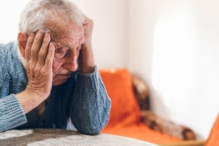 92-годишен мъж хвърли през прозореца близо 20 000 лв. на ало измамници