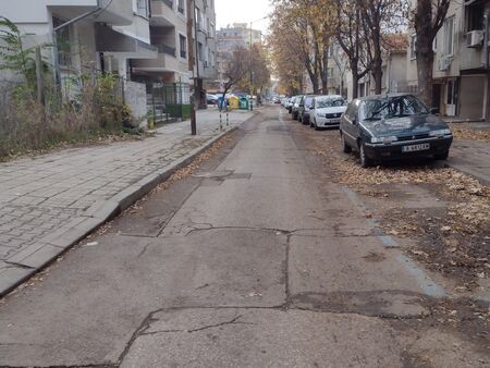 Важно за шофьорите на жк. "Възраждане": Затварят ул. „Дебелт“ за 3 месеца