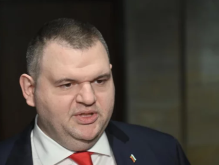 Делян Пеевски поиска закриване на голяма агенция и атакува Радев и Костов