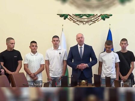 Министерски съвет аплодира петима младежи от Сунгурларе, които помагаха при гасенето на огъня