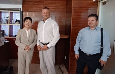 Посланикът на Китай в България проведе среща с представители на БСП-Бургас