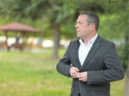 Продават държавата като човек, който е закъсал