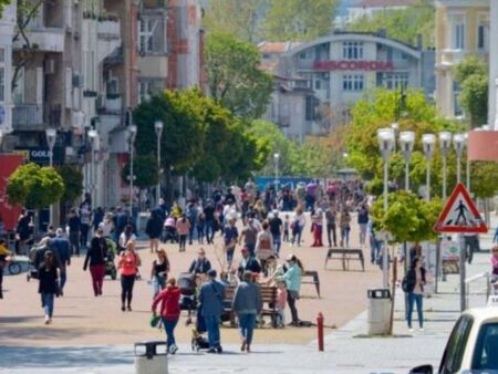 Варненци са баровци - почти догониха София по заплати, средната е 2348 лв.