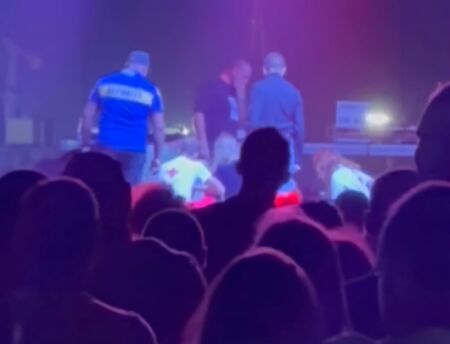 Музикант от легендарна група припадна на сцената на Егаси Феста (ВИДЕО)