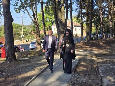 В Бероново осветиха новия храм "Света Троица"
