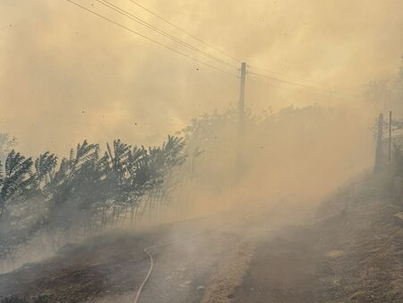 Огромен пожар край Стара Загора, има много изгорели къщи