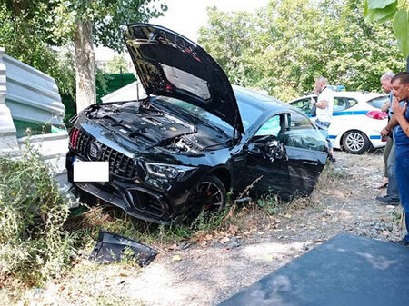 19-годишен от София с 2.40 промила катастрофира с „Мерцедес AMG“ в Несебър