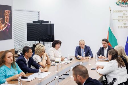 Няма да има промяна в часовете по професионална подготовка по туризъм през тази учебна година