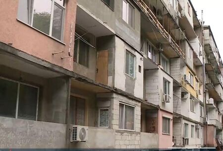 Трагедия! Блок остана без тераси след прекъснато саниране, бивш футболист падна и загина