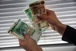Числата на седмицата: Средната заплата у нас - над 2500 лева