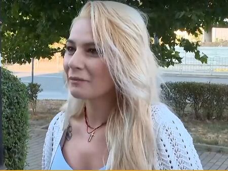 Жена, с фалшиво положителен тест, се оплака от полицейски тормоз, съблекли я гола