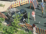 Фиркан шофьор си спретна гонка с полицията, после се заби в детска площадка