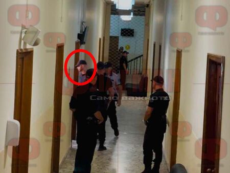 НА ЖИВО! Големият протест срещу освобождаването на Никола Бургазлиев. Той вече е в съдебната зала (ОБНОВЯВА СЕ)