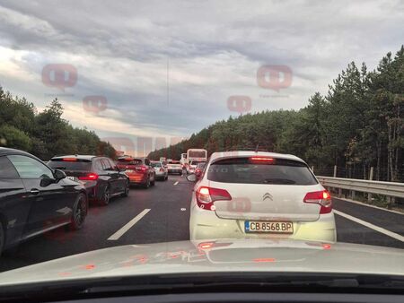 Километрична опашка към Бургас по магистрала "Тракия" заради катастрофа