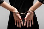 Тийнейджърка се влюби в доведения си баща и се сби с майка си