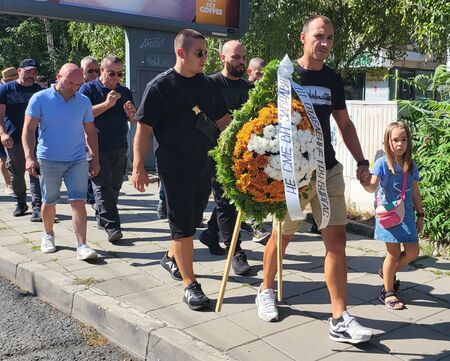 Бургас ще се поклони пред героите Атанас Градев и Йордан Илиев