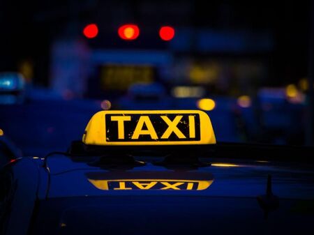 Хванаха фалшиво такси с пътници