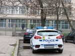 Деца изпортили съученичката си за връзката й с даскал