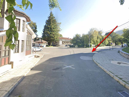 Малолетен фуча с тротинетка и бутилка водка из центъра на М. Търново, озова се в спешното