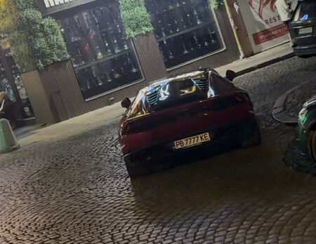 Lamborghini блокира "Капана", собственикът му пие чай