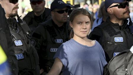 Израел планира да задържи Грета Тунберг в "килия за терористи"