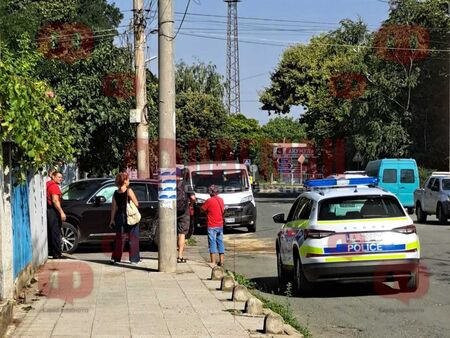 Джип Волво се блъсна в ел. стълб в Карнобат