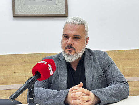 С 800 повече първолаци Бургас посреща новата учебна година (ВИДЕО)