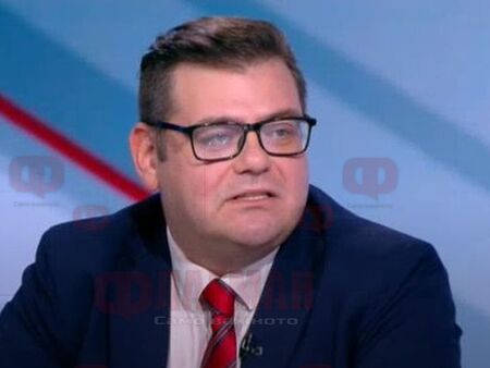 Има ли раздор в управляващата коалиция след визитата на министри в Китай и задават ли се предсрочни избори?