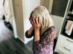 Дъщеря системно пребивала възрастната си майка, задържаха я