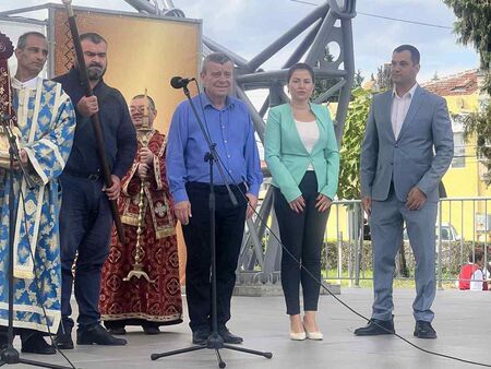 Камено отбеляза 140 години от Съединението с тържествена програма и фолклорен фестивал