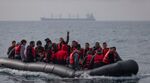 Англия мести мигрантите от хотели в казарми