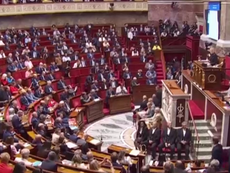 Франция остана без правителство, загуби вота на доверие в парламента
