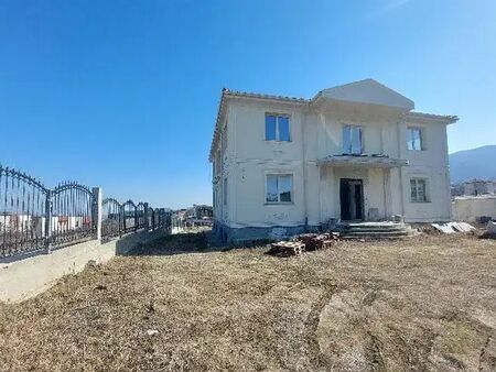 Цената на тази тузарска къща падна драматично