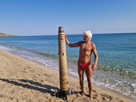 Спасител откри ракета на плаж Велека (СНИМКИ)
