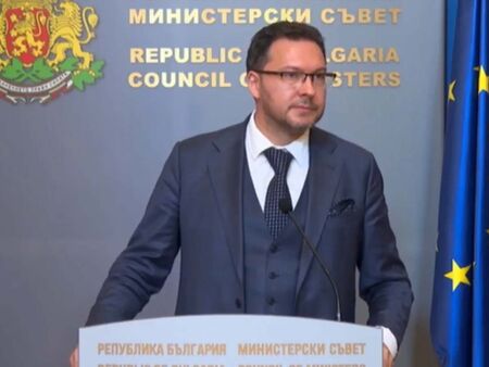 МВР шефът с брифинг за случая в Русе, изглежда нервен (ВИДЕО)