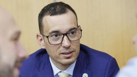 Терзиев пробва софиянци колко най-скъпо биха платили за паркиране