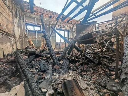 Учениците от тази гимназия ще посрещнат 15 септември без покрив