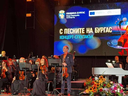 Звездна вечер и хиляди аплодисменти в Летния театър на Бургас