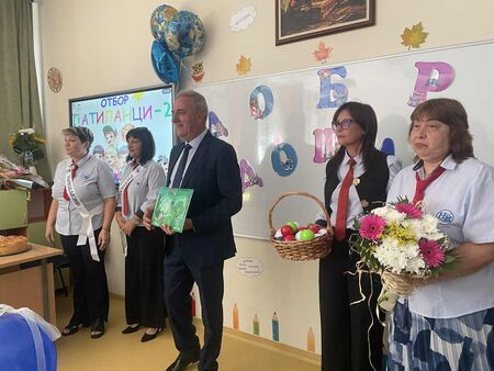 Айтос посрещна Първия учебен ден (СНИМКИ)