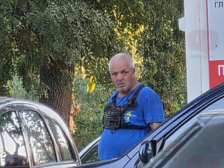 Извънредно! Пазач на паркинг нападна с брадва мъж в Бургас